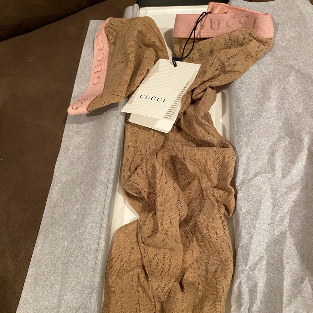 Gucci Beige Lace Hosiery with Pink Logo Waistband